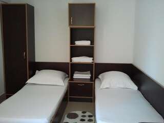 Мотели JR Motel Отопень Двухместный номер с 2 отдельными кроватями-3